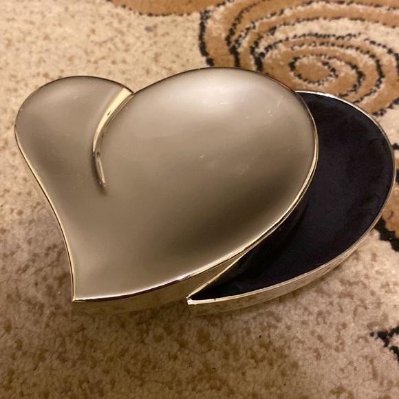 🛝 Sliding down 50% Heart shape jewelry box with lid - Picture 2 of 6